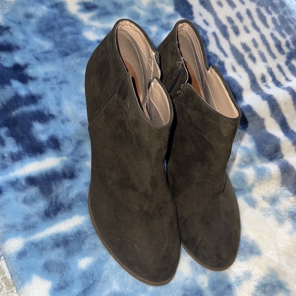 Old Navy dress boots with a heel - Picture 2 of 2